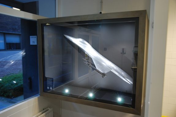F16 display